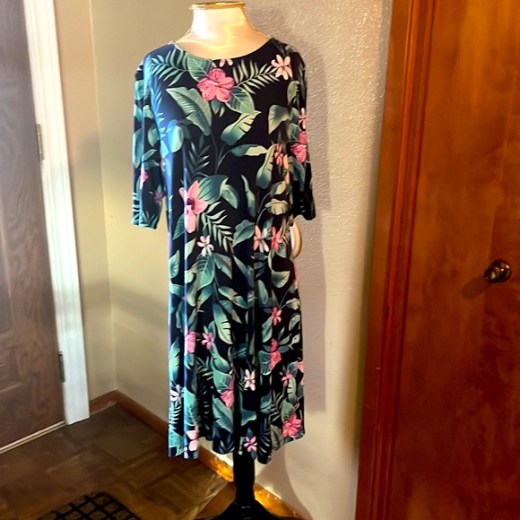 Old Navy Dresses & Skirts - Old Navy tropical print swing dress